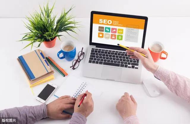 男孩因不给买新手机商场撒泼